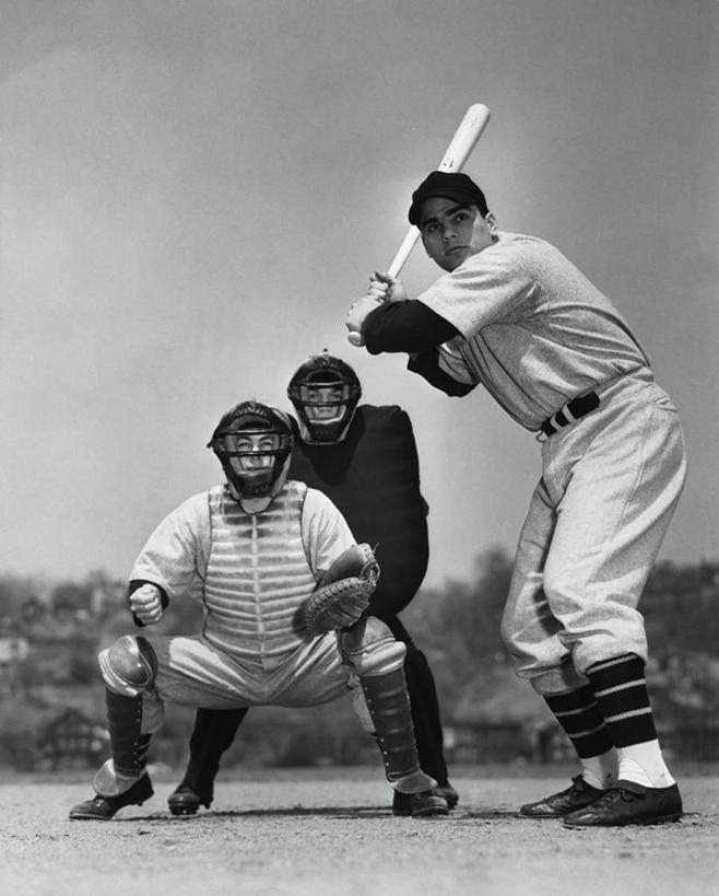 西方人,成年人,三个人,人群,同事,运动员,棒球运动员,蹲,竖图,室外,白天,运动服,成功,运动,合作,团队,集体,信心,竞争,棒球,欧洲,欧洲人,裁判,垒,棒球棒,棒球手套,竞技运动,接球手,队伍,天空,荡秋千,护膝,力量,人体,摄影,护胸,领导,住房,成就,面罩,棒球服,决心,挥棒,合伙,领袖,技能,男人,年轻男性,白种人,年轻人,体育运动员,运动选手,彩图,本垒,对焦