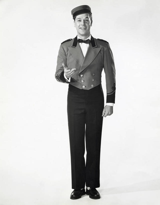 西方人,成年人,一个人,门童,微笑,竖图,室内,特写,制服,快乐,满意,幸福,酒店,欧洲,欧洲人,仅一个男性,仅一个人,正装,领结,仅一个年轻男性,服务,摄影,肖像,收集,男人,男性,年轻男性,白种人,年轻人,彩图