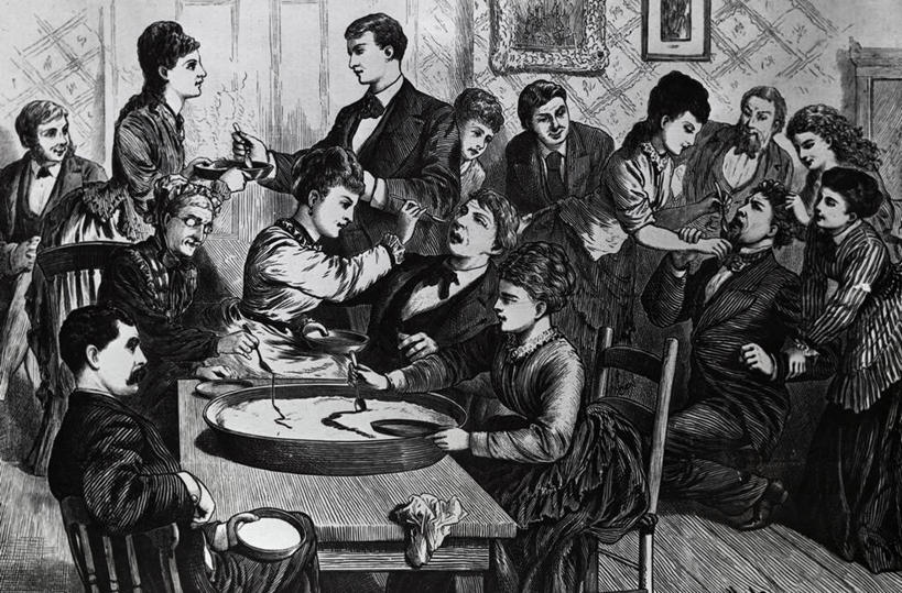 成年人,站,坐,横图,俯视,黑白,插画,室内,聚会,数码,科技,桌子,椅子,阴影,网络,聚餐,许多人,高光,几何,计算机图形,合成,图画,画,一群人,电脑合成图,数码合成图,高雅,享乐,合成图,漫画,写实,具体,具象,美术工艺,男人,女人,高角度拍摄