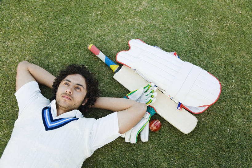 成年人,脸,头,脸颊,头发,一个人,横图,俯视,室外,白天,运动服,安全,运动,印度,仅一个男性,仅一个人,抱头,防护,首都,肩膀,草,仅一个年轻男性,黑色,手套,休息,摄影,生活方式,保护,双手抱头,享乐,保险,新德里,保全,周全,安稳,安定,防护手套,捧首,捧头,平安,男人,男性,年轻男性,印度人,年轻人,头部,卷发,脸部,脸蛋,面部,仰卧,彩图,高角度拍摄,短发,板球运动员