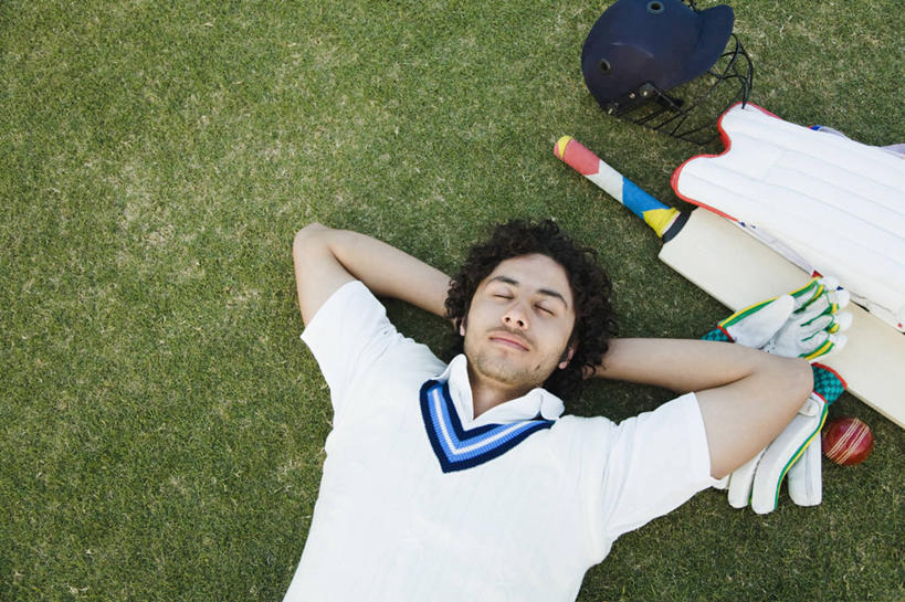 成年人,脸,头,脸颊,头发,一个人,横图,俯视,室外,白天,运动服,安全,运动,印度,仅一个男性,仅一个人,抱头,头饰,防护,首都,肩膀,草,仅一个年轻男性,黑色,手套,休息,摄影,生活方式,保护,双手抱头,享乐,保险,新德里,保全,周全,安稳,安定,防护手套,捧首,捧头,平安,男人,男性,年轻男性,印度人,年轻人,头部,卷发,脸部,脸蛋,面部,闭着眼睛,仰卧,彩图,高角度拍摄,英俊,短发,美人,板球运动员