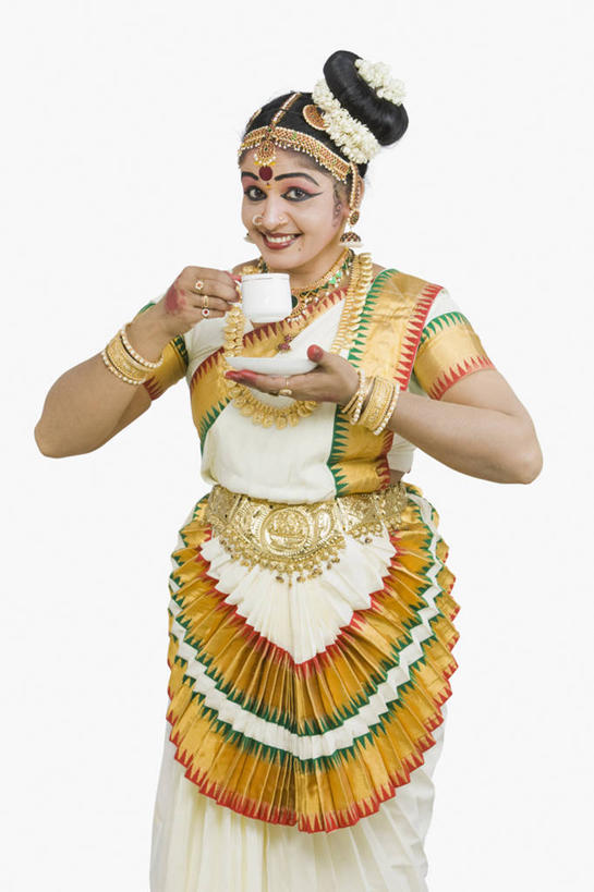 成年人,中年人,老年人,一个人,站,微笑,竖图,白色背景,正面,快乐,印度,仅一个女性,仅一个人,神话,咖啡杯,杯,拿着,饮食,白色,仅一个中年女性,摄影,手印,享乐,肖像,掌印,印度文化,喀拉拉邦,印度教,女人,女性,中年女性,印度人,舞者,彩图,影棚拍摄,传统服装,传统文化