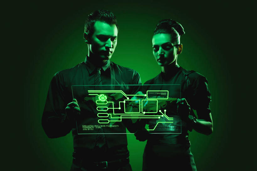 成年人,两个人,站,横图,特写,正面,技术,数码,科技,勾,挽,阴影,黑色背景,网络,高光,几何,计算机图形,合成,拿着,注视,绿色,观察,看,勾着,摄影,观看,电脑合成图,数码合成图,察看,合成图,关注,肖像,挽着,想象,想法,年轻男性,年轻女性,印度人,年轻人,半身,彩图,影棚拍摄,全息图