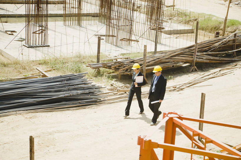 成年人,中年人,两个人,商务人士,建筑师,商务男性,商务女性,横图,俯视,室外,白天,衬衫,商务,合作,团队,建筑业,建筑,印度,套装,并排,金属,头饰,拿着,安全帽,建筑工地,摄影,企业,公司,商务装,合伙,工薪阶层,计划书,哈里亚纳邦,年轻女性,中年男性,印度人,年轻人,白领,上班族,步行,彩图,高角度拍摄,衬衣,工头