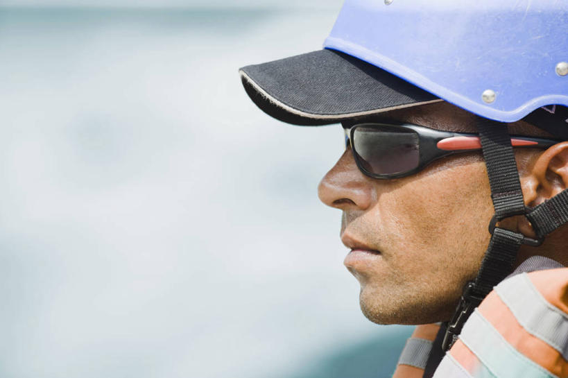 成年人,一个人,横图,室外,白天,侧面,运动模糊,河流,印度,亚洲,仅一个男性,仅一个人,救生衣,极限运动,仅一个年轻男性,太阳镜,摄影,头像,决心,肖像,南亚,印度共和国,恒河,印度次大陆,冒险,男人,男性,年轻男性,印度人,年轻人,彩图,乌塔兰契尔邦