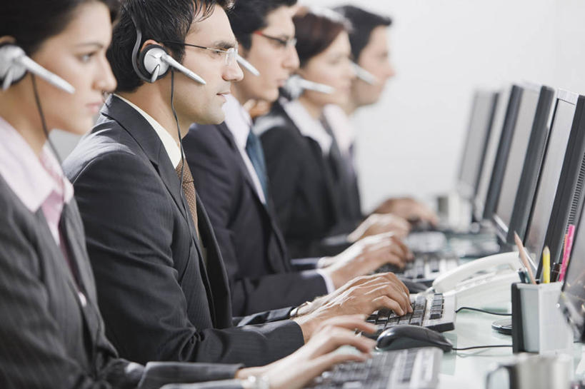 成年人,商务人士,办公室,坐,横图,室内,白天,侧面,商务,通讯,团队,显示器,技术,印度,五个人,一排,敲打,套装,整齐,首都,联系,输入,书桌,排列,耳麦,打字,职业,摄影,点击,敲击,专心,呼叫中心,企业,公司,队列,合伙,新德里,无线电技术,按键,计算机,年轻男性,年轻女性,印度人,年轻人,电话机,半身,彩图,对焦