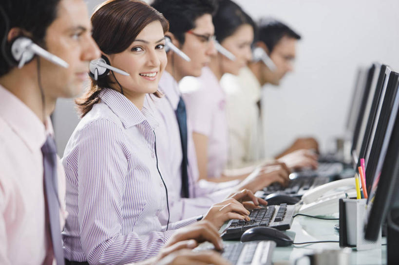 成年人,商务人士,办公室,坐,微笑,横图,室内,白天,侧面,商务,通讯,团队,显示器,技术,印度,五个人,一排,敲打,整齐,首都,联系,输入,书桌,排列,耳麦,打字,职业,摄影,点击,敲击,呼叫中心,享乐,企业,公司,队列,合伙,新德里,无线电技术,按键,计算机,年轻男性,年轻女性,印度人,年轻人,电话机,半身,彩图,对焦