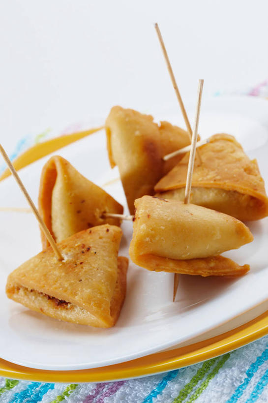 无人,竖图,室内,特写,牙签,饮食,白色,盘子,摄影,创造力,简单,清新,汤圆,健康食物,卡住,印度文化,三角饺,彩图