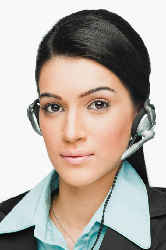 成年人,脸,头,脸颊,头发,一个人,坐,竖图,特写,白色背景,商务,仅一个年轻女性,仅一个女性,仅一个人,肩膀,黑色,耳麦,职业,摄影,肖像,年轻女性,女人,女性,印度人,年轻人,头部,脸部,脸蛋,面部,白领,彩图,影棚拍摄,美人,客户服务代表