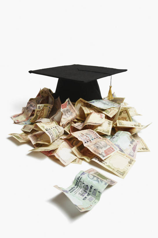 无人,竖图,白色背景,钱,许多,学习,丰富,钱币,很多,教育,夸张,财富,钞票,金融,纸币,摄影,经济,堆,卢比,简单,毕业,流通,纸钞,贸易,印尼货币,学位帽,想法,货币,现金,彩图,影棚拍摄,印度尼西亚盾,印尼盾