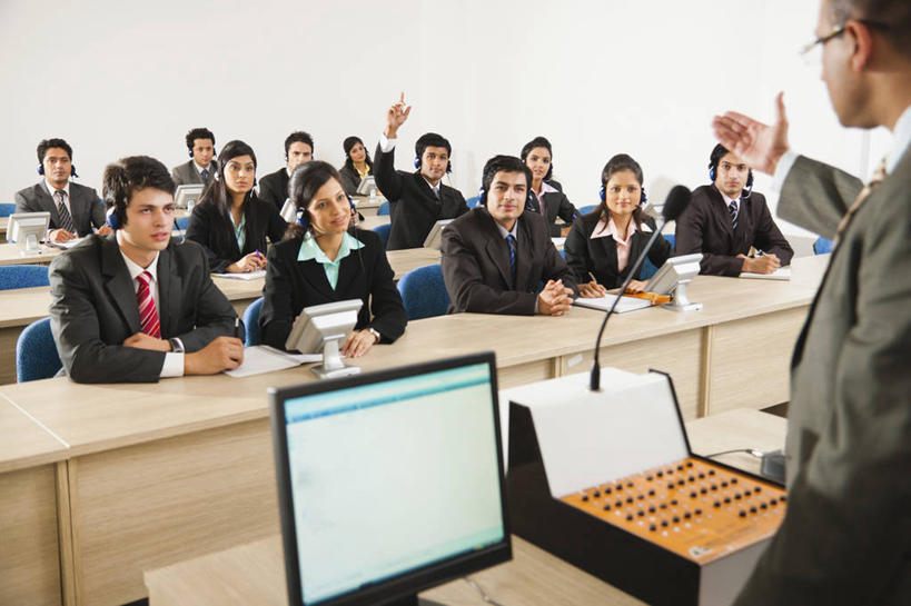 成年人,商务人士,商务男性,商务女性,站,坐,举,横图,室内,衬衫,商务,通讯,团队,电脑,显示器,鼠标,键盘,技术,印度,一排,套装,整齐,会议,网络,许多人,输入设备,通讯设备,书桌,排列,耳麦,手势,托,一群人,台式电脑,摄影,演说,企业,公司,队列,通信设备,商务装,合伙,工薪阶层,输出设备,会议中心,哈里亚纳邦,计算机,年轻男性,年轻女性,印度人,年轻人,白领,上班族,举起,举手,举着,向上举,向上伸,向上托,半身,彩图,衬衣,打手势,电话会议