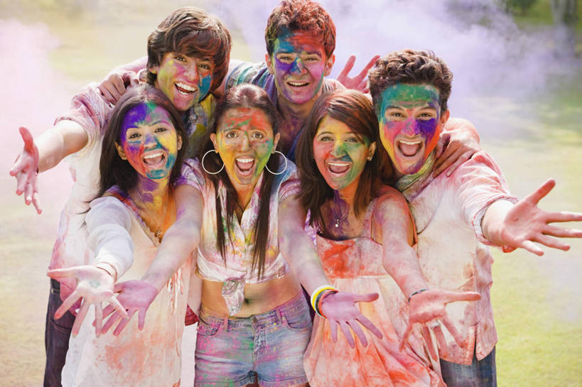 成年人,头发,站,笑,横图,室外,白天,正面,度假,快乐,友谊,幸福,印度,庆祝,首都,休闲装,黑色,摄影,肖像,印度文化,新德里,无忧无虑,年轻男性,年轻女性,印度人,年轻人,半身,彩图,胡里节,传统文化,美人,传统节日