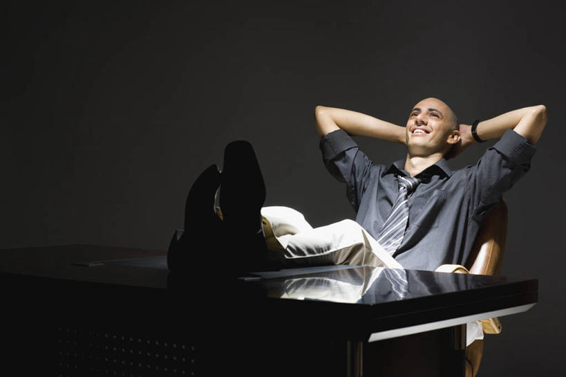 成年人,一个人,商务人士,商务男性,办公室,坐,微笑,横图,室内,夜晚,衬衫,商务,椅子,印度,仅一个男性,仅一个人,抱头,黑色背景,套装,首都,书桌,仅一个年轻男性,向上看,疲倦,思考,放松,摄影,办公椅,双手抱头,疲劳,加班,疲惫,企业,公司,商务装,困乏,工薪阶层,新德里,疲乏,委顿,疲困,疲顿,疲钝,倦怠,怠倦,捧首,捧头,脱发,男人,男性,年轻男性,印度人,年轻人,白领,上班族,双腿交叉,彩图,衬衣