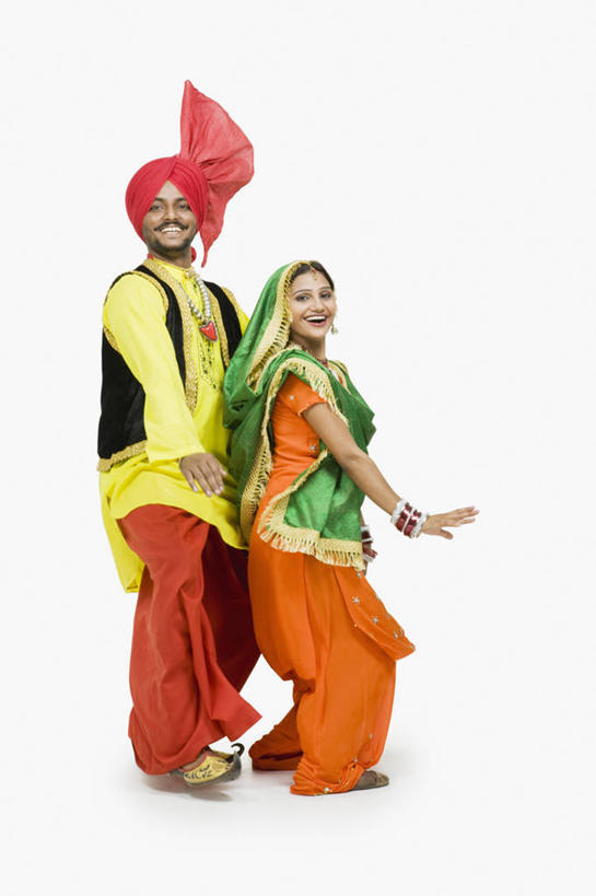 成年人,两个人,站,微笑,竖图,彩色,白色背景,侧面,快乐,表演,头饰,表演者,手势,摄影,五颜六色,幽默,色彩斑斓,肖像,五彩缤纷,印度文化,纱丽,五彩斑斓,五光十色,年轻男性,年轻女性,印度人,年轻人,彩图,影棚拍摄,传统服装,舞蹈,打手势,传统文化,宝莱坞