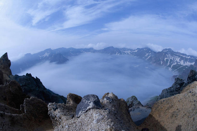 无人,横图,俯视,航拍,室外,白天,广角镜头,鱼眼镜头,仰视,旅游,度假,美景,山,山脉,长白山,朝鲜,亚洲,景观,山峰,云,云朵,云海,山峦,云层,云彩,娱乐,蓝色,白云,蓝天,天空,自然,群山,天,享受,休闲,景色,放松,晴朗,鸟瞰,自然风光,东亚,朝鲜民主主义人民共和国,自然景观,晴空,彩图,低角度拍摄,高角度拍摄,长白山脉