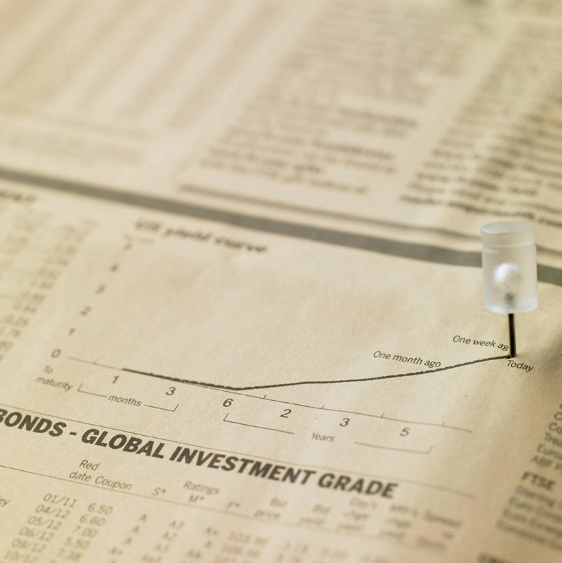 无人,竖图,俯视,室内,特写,白天,阅读,生活用品,静物,报纸,学习,阴影,朦胧,模糊,反射,信息,影子,办公用品,文具,一个,学习用品,日用品,浏览,摄影,影棚,单个,新闻,文具用品,彩图,高角度拍摄,影棚拍摄,拍摄,大头针,报刊