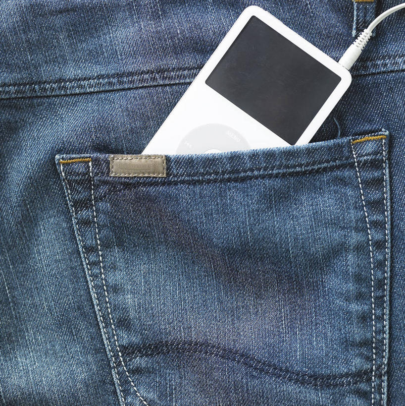 无人,竖图,室内,特写,白天,正面,陶醉,快乐,静物,阴影,裤子,反射,影子,音乐,音乐播放器,牛仔裤,一个,蓝色,白色,随身听,享受,单个,彩图,ipod播放器,播放器,沉醉