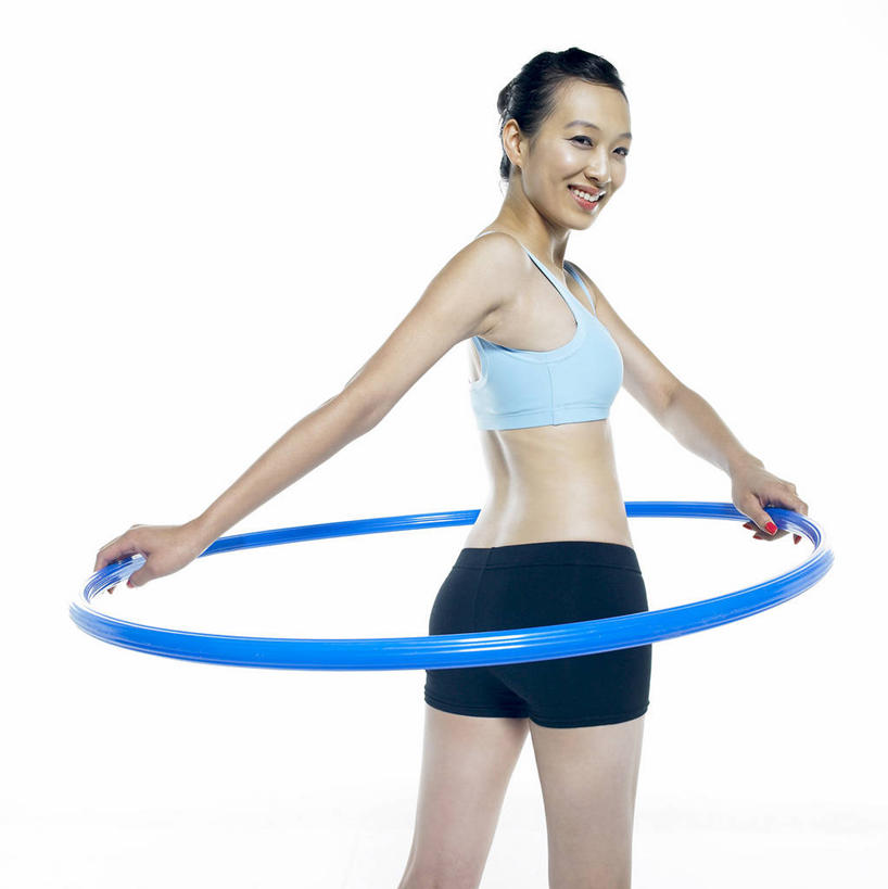 东方人,一个人,站,笑,微笑,露齿笑,竖图,室内,白天,白色背景,侧面,锻炼,运动,亚洲,仅一个年轻女性,仅一个女性,仅一个人,握,阴影,内衣,反射,影子,扭头,注视,黄种人,运动器械,一个,蓝色,观察,看,站着,转头,健身器械,胸罩,文胸,握着,摄影,影棚,单个,观看,运动文胸,察看,关注,呼啦圈,健身器材,健身圈,乳罩,胸衣,运动胸罩,体育,年轻女性,女人,女性,亚洲人,站立,半身,彩图,影棚拍摄,健身,拍摄,运动型胸罩,运动器材