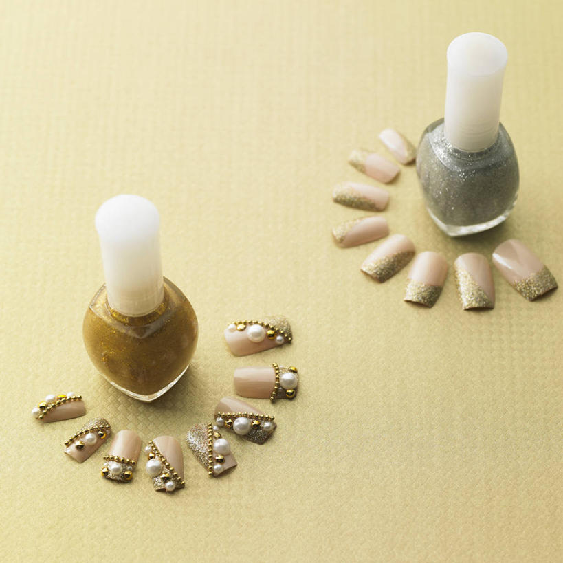 无人,方图,俯视,室内,特写,白天,静物,许多,阴影,装饰,环绕,围绕,反射,影子,很多,指甲油,环抱,两个,美甲,摄影,影棚,褐色背景,华丽,修饰,点缀,假指甲,衬托,美观,雅致,雅观,萦绕,彩图,高角度拍摄,影棚拍摄,拍摄,贴片指甲,贴片甲,水晶甲