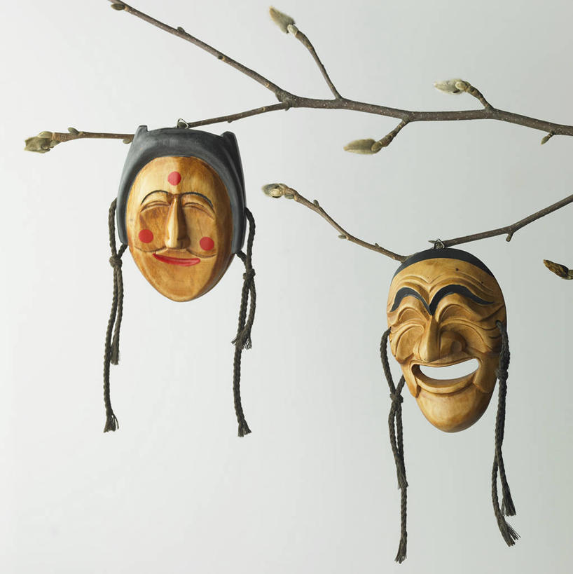 无人,竖图,室内,特写,白天,白色背景,正面,工艺美术品,艺术,面具,枝条,艺术品,树枝,两个,工艺品,摄影,影棚,工艺,美术,虬枝,枝杈,彩图,影棚拍摄,拍摄