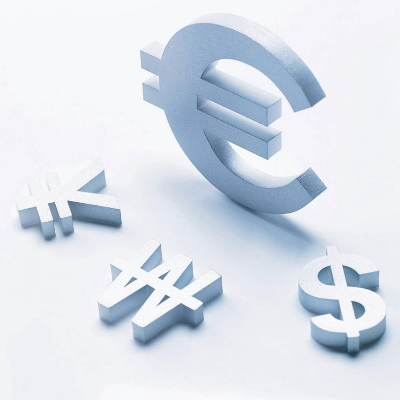 无人,竖图,俯视,室内,特写,白天,白色背景,钱,静物,阴影,反射,标志,钱币,文字,影子,标识,四个,金融,摄影,影棚,经济,流通,贸易,货币,美元符号,彩图,高角度拍摄,影棚拍摄,拍摄,欧元符号,韩币符号,人民币符号