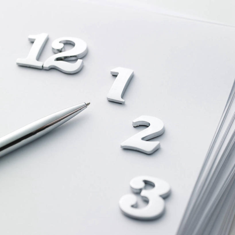 无人,方图,俯视,室内,特写,白天,静物,阴影,时间,反射,标志,时钟,数字,文字,影子,字符,指针,计时,标识,钟表,表,时针,阿拉伯数字,分针,钟,彩图,高角度拍摄