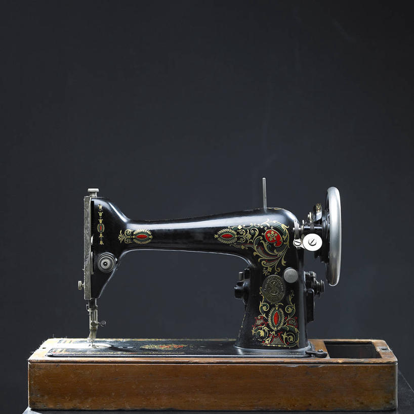 无人,竖图,室内,白天,正面,静物,连接,阴影,灰色背景,组合,反射,影子,缝纫机,摄影,影棚,缝纫,链接,一台,装订,拼接,杠杆,拼凑,拼合,凑集,聚合,撮合,链结,缝合,彩图,影棚拍摄,拍摄