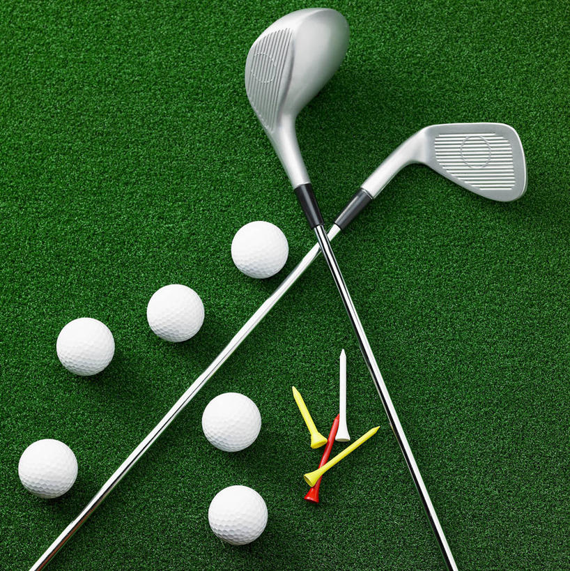 无人,竖图,俯视,室内,特写,白天,静物,绿色背景,阴影,反射,木制,高尔夫,高尔夫球,影子,球座,木制品,摄影,影棚,支撑,高尔夫球杆,高尔夫运动,高尔夫球具,支持,高尔夫球运动,彩图,高角度拍摄,影棚拍摄,拍摄