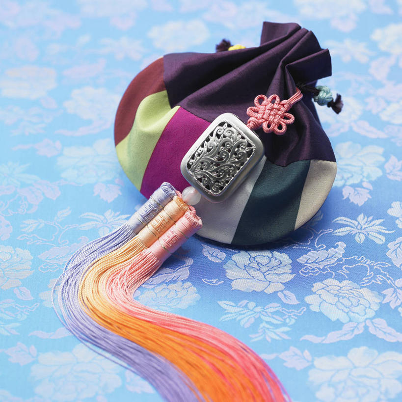 无人,方图,俯视,室内,特写,白天,静物,袋子,玉,阴影,反射,布袋,雕刻,影子,祝福,文化,传统,一个,祈祷,祈福,健康,许愿,奢侈品,玉雕,单个,福袋,纪念,祈求,玉器,吉祥,贵重,珍贵,玉石,玉佩,宝贵,好运,平安,彩图,高角度拍摄