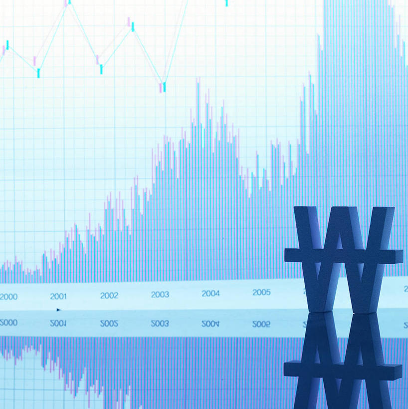 无人,竖图,室内,特写,白天,正面,钱,数据,桌子,静物,分析,曲线,标志,钱币,图表,文字,表格,标识,书桌,课桌,K线图,金融,韩币,经济,统计,折线,指标,销售,目标,业绩,流通,贸易,折线图,K线,蜡烛图,货币,现金,彩图,圜,韩币符号