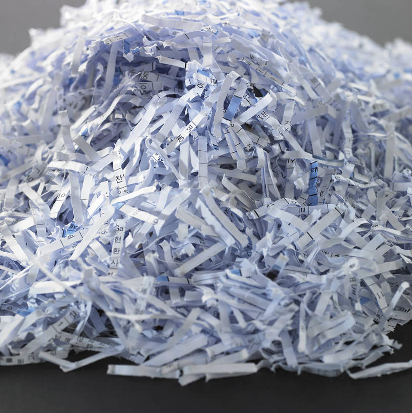 无人,竖图,室内,特写,白天,正面,桌面,桌子,静物,一堆,许多,阴影,堆叠,堆积,反射,影子,纸屑,很多,摄影,影棚,堆,碎纸,碎纸条,彩图,影棚拍摄,拍摄