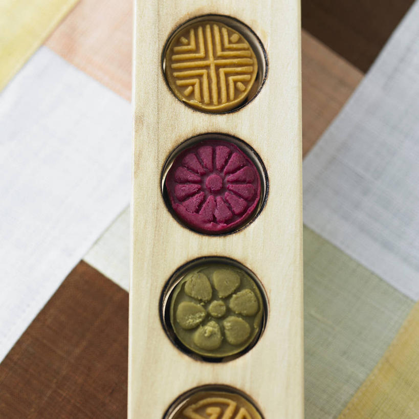 点心,无人,方图,俯视,室内,特写,白天,朝鲜,韩国,阴影,反射,木制,木盒,影子,食品,甜点,甜品,传统,食物,糕点,木制品,容器,甜食,储藏,储存,东亚,大韩民国,朝鲜半岛,朝鲜民主主义人民共和国,韩半岛,彩图,高角度拍摄,贮存