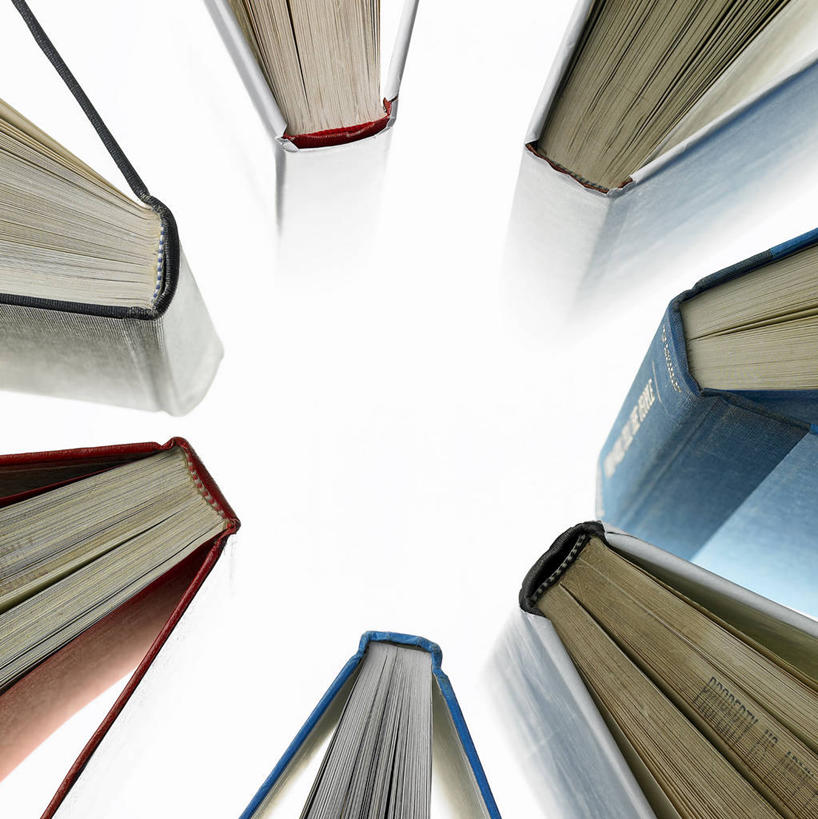 无人,竖图,俯视,室内,特写,白天,静物,书籍,许多,盘绕,阴影,环绕,围绕,反射,影子,很多,环抱,书本,摄影,影棚,缭绕,书,图书,彩图,高角度拍摄,影棚拍摄,拍摄