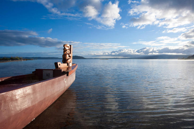 无人,横图,室外,白天,正面,旅游,度假,湖,湖泊,美景,水,船,法国,欧洲,一艘,阴影,波纹,飞溅,溅,光线,液体,影子,湖面,景观,水滴,水流,水面,云,云朵,木船,云彩,娱乐,水珠,蓝色,白云,倒影,蓝天,水纹,天空,阳光,自然,船尾波,交通工具,波浪,湖水,天,享受,休闲,景色,放松,晴朗,倒映,舟,西欧,喷洒,法兰西,自然风光,载具,法兰西共和国,法兰西第五共和国,反照,南部.比利牛斯,南部.比利牛斯大区,塔恩省,晴空,彩图