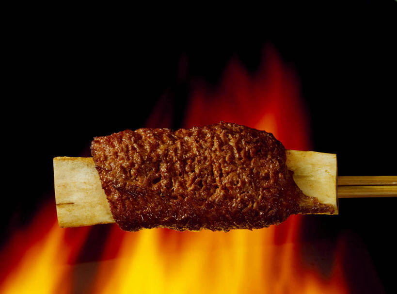 无人,横图,俯视,室内,特写,白天,烹饪,阴影,黑色背景,朦胧,模糊,光线,火焰,影子,肉,牛肉,料理,食品,烤牛肉,韩式,燃烧,菜肴,美食,肉类,竹签,食物,点燃,摄影,佳肴,影棚,火光,韩国料理,肉食,韩国菜,韩式料理,取食签,彩图,高角度拍摄,影棚拍摄,拍摄
