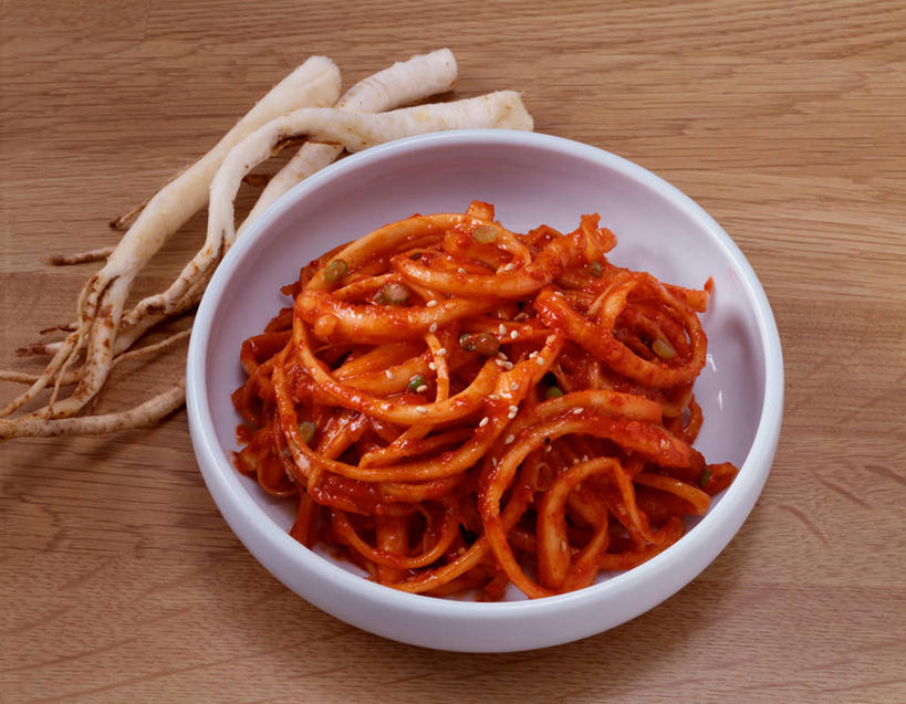 泡菜,无人,横图,俯视,室内,特写,白天,爱情,烹饪,植物,餐桌,桌子,人参,蔬菜,一堆,许多,阴影,堆叠,堆积,新鲜,反射,木制,影子,陶瓷,调料,酱料,酱汁,佐料,料理,食品,草药,药草,陶瓷制品,调味品,很多,韩式,调味料,酱,菜肴,美食,中药,食物,一个,红色,白色,木制品,容器,碗,佳肴,有机食品,绿色食品,单个,餐台,储藏,堆,桔梗花,僧冠帽,储存,韩国料理,药材,中草药,柔顺,韩国菜,韩式料理,韩国泡菜,中药材,本草,六角荷,永恒,梗草,悲哀,诚实,百尺杵,海腴,皱面还丹,人衔,无望,参,彩图,高角度拍摄,蓝钟花,贮存