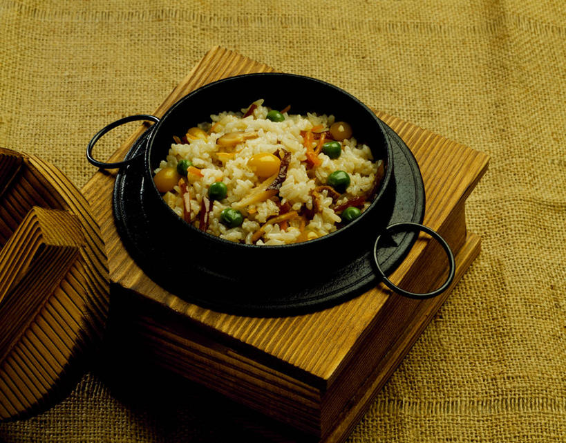 米饭,无人,横图,俯视,室内,特写,白天,烹饪,植物,餐桌,桌子,豆,蔬菜,厨具,一堆,阴影,堆叠,堆积,朦胧,模糊,新鲜,反射,锅子,石锅,影子,豆类,豆子,料理,食品,坚果,饭,韩式,锅,菜肴,美食,食物,一个,干果,佳肴,有机食品,绿色食品,单个,餐台,锅具,堆,五谷,石锅拌饭,韩国料理,韩国菜,韩式料理,烹饪用具,豆科,青大豆,烹调用具,银杏,白果,青豆,烹调,彩图,高角度拍摄,石锅饭,石碗拌饭