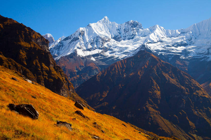 无人,横图,室外,白天,正面,旅游,度假,石头,美景,山,雪,雪山,大雪,亚洲,阴影,光线,石子,影子,冰,积雪,景观,泥土,山峰,土壤,悬崖,雪景,冬季,冬天,山峦,娱乐,蓝色,蓝天,天空,阳光,自然,天,享受,休闲,景色,放松,寒冷,晴朗,冰冷,自然风光,红壤,万里无云,喜马拉雅山脉,喜马拉雅山,严寒,喜马拉雅,冰凉,酷寒,凛冽,凛凛,极冷,绝壁,石块,岩石,晴空,晴空万里,红土,彩图