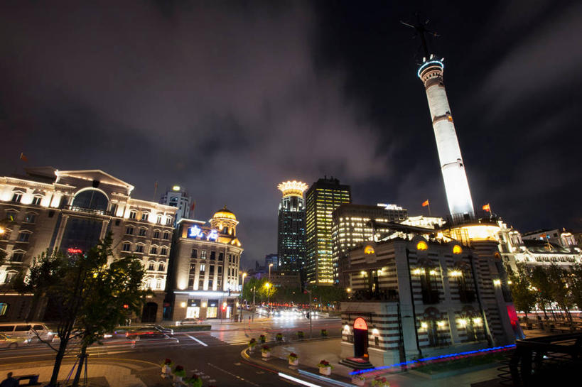 无人,家,横图,彩色,室外,夜晚,长时间曝光,仰视,度假,美景,植物,城市风光,城市,道路,路,霓虹灯,人行横道,夜景,公路,上海,中国,亚洲,阴影,光线,影子,房屋,屋子,景观,人行道,塔,灯光,分界线,七彩,停车线,交通,娱乐,光源,楼房,霓虹,住宅,灯,树,树木,绿色,自然,享受,休闲,景色,放松,生长,成长,车行道,车行道分界线,申,照明设备,标线,人行横道线,曝光,黄浦区,东亚,车行线,延安东路,外滩信号塔,上海市,中华人民共和国,沪,华东地区,氖灯,斑马线,马路,彩图,低角度拍摄,房子