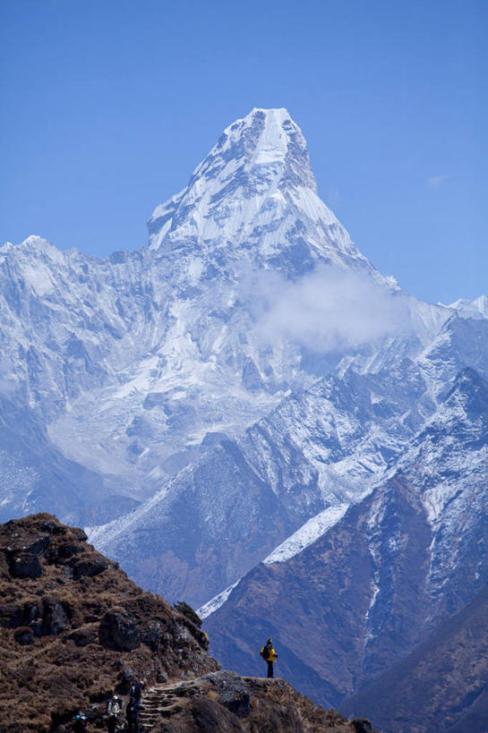 无人,公园,竖图,室外,白天,正面,旅游,度假,美景,山,雪,雪山,大雪,珠峰,尼泊尔,亚洲,阴影,光线,影子,冰,积雪,景观,山峰,雪景,云,云朵,冬季,冬天,山峦,云彩,娱乐,蓝色,白云,蓝天,天空,阳光,自然,天,享受,休闲,景色,放松,寒冷,晴朗,冰冷,国家公园,自然风光,南亚,尼泊尔王国,珠穆朗玛峰,严寒,冰凉,酷寒,凛冽,凛凛,极冷,圣母峰,珠穆朗玛,萨加玛塔国家公园,萨加玛塔峰,专区,晴空,彩图,萨加玛塔专区,索卢坤布县,唐瑟古峰