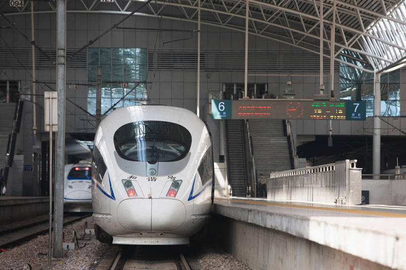 无人,火车站,横图,室内,白天,正面,显示器,路,铁路,车站,上海,中国,亚洲,两辆,阴影,反射,屏幕,影子,轨道,站台,交通,铁轨,显示屏,月台,车,交通工具,运输,申,载具,动车,输出设备,东亚,上海市,中华人民共和国,沪,华东地区,彩图,铁路车站,铁路站