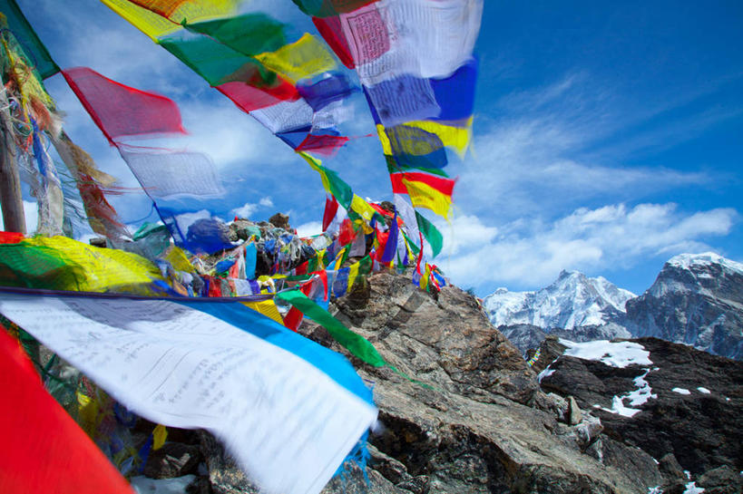 无人,横图,室外,白天,正面,旅游,度假,石头,美景,山,雪,雪山,大雪,旗帜,亚洲,一排,许多,整齐,并列,并排,石子,冰,积雪,景观,山峰,乌云,悬崖,雪景,云,阴天,云朵,冬季,冬天,山峦,很多,云彩,娱乐,旗子,排列,自然,享受,休闲,景色,放松,寒冷,冰冷,队列,自然风光,平行,喜马拉雅山脉,喜马拉雅山,严寒,喜马拉雅,冰凉,酷寒,凛冽,凛凛,极冷,旌旗,旗号,绝壁,石块,岩石,彩图