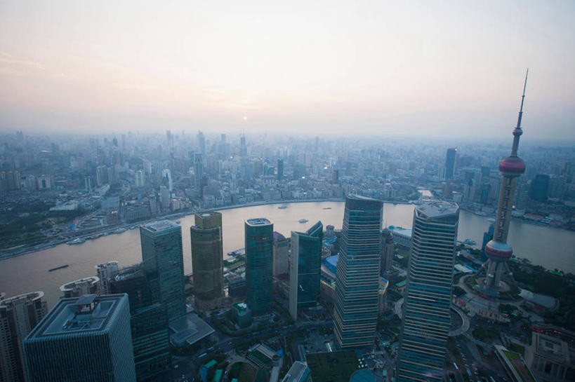 无人,家,高楼大厦,横图,俯视,室外,白天,度假,河流,美景,日落,水,植物,城市风光,标志建筑,城市,大厦,地标,建筑,摩天大楼,上海,中国,亚洲,朦胧,模糊,房屋,屋子,河水,景观,水流,晚霞,霞光,落日,建筑群,塔,娱乐,建设,东方明珠,黄浦江,浦东,楼房,住宅,树,树木,绿色,自然,黄昏,享受,休闲,景色,彩霞,放松,生长,成长,申,电视塔,金融中心,陆家嘴,陆家嘴金融贸易区,浦东新区,东亚,东方明珠广播电视塔,东方明珠电视塔,上海市,中华人民共和国,沪,华东地区,时代金融中心,夕照,薄暮,夕阳,彩图,高角度拍摄,傍晚,房子,大楼,高层建筑,高楼,摩天楼,春申江,东方明珠塔,斜阳