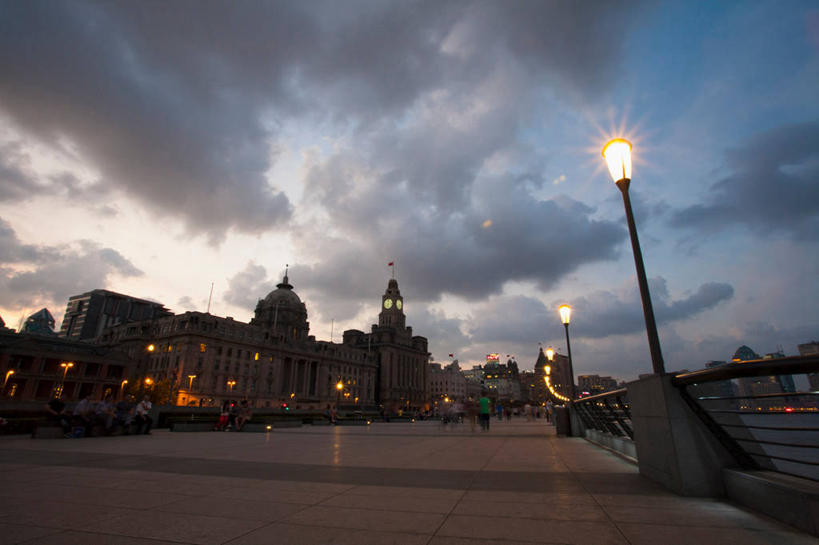 无人,家,横图,室外,白天,仰视,旅游,度假,日落,标志建筑,道路,地标,建筑,路,路灯,公路,照明,上海,中国,亚洲,时间,时钟,房屋,屋子,晚霞,霞光,落日,钟楼,灯光,交通,计时,娱乐,建设,楼房,住宅,灯,黄昏,钟表,享受,休闲,表,旅游胜地,彩霞,放松,照亮,申,照明设备,黄浦区,东亚,上海海关大楼,友邦大厦,海关大楼,中山东一路,上海市,中华人民共和国,沪,华东地区,塔钟,夕照,薄暮,钟,夕阳,马路,彩图,低角度拍摄,傍晚,房子,斜阳