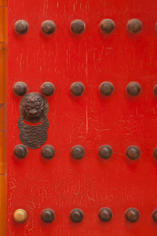 无人,故宫,宫殿,竖图,室外,特写,白天,正面,门,静物,北京,中国,亚洲,一排,许多,阴影,整齐,装饰,并列,并排,光线,影子,首都,很多,排列,一个,红色,阳光,把手,门把手,门框,紫禁城,单个,华丽,修饰,门把,点缀,宫廷,队列,平行,东亚,中华人民共和国,东城区,北京市,京,北平,华北地区,衬托,美观,雅致,雅观,王宫,拉手,彩图,故宫博物院,皇宫,北京紫禁城,北京故宫,加固,门钉
