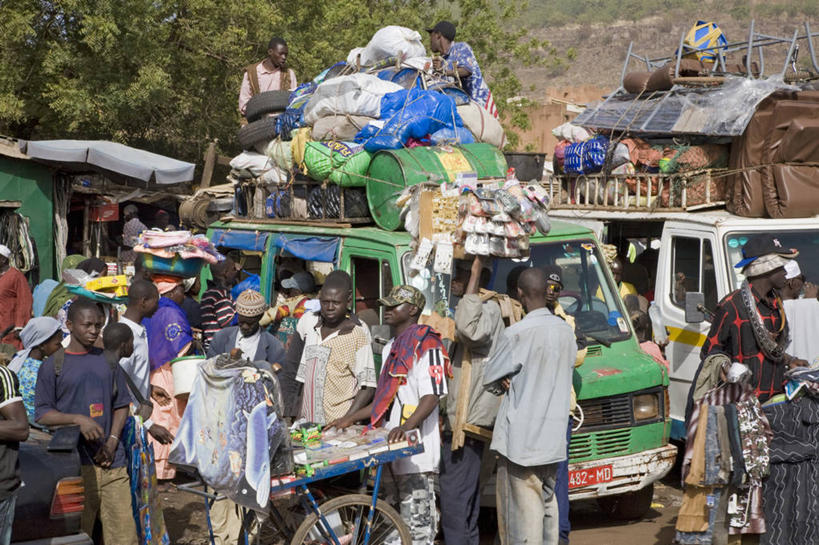 儿童,成年人,横图,城市,非洲,马里,巴士,首都,行李,社区,运输,摄影,群众,装货,贩卖,贸易,阿非利加洲,巴马科,马里共和国,西非,男人,女人,商人,彩图,旅行,公车站