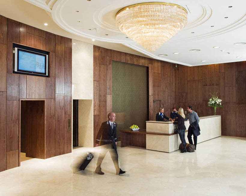 前台,宾馆,横图,室内,度假,桌子,酒店,英国,北爱尔兰,办公桌,首都,大厅,英格兰,职业,服务台,摄影,酒家,旅社,水晶吊灯,拜访,贝尔法斯特,彩图,客店,客栈,旅店,旅馆,帮助台,呼叫台,商旅,门房