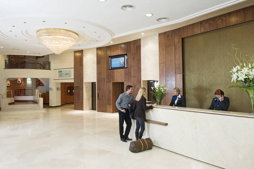 前台,宾馆,横图,室内,度假,桌子,酒店,英国,北爱尔兰,办公桌,首都,大厅,英格兰,职业,服务台,摄影,酒家,旅社,水晶吊灯,拜访,贝尔法斯特,彩图,客店,客栈,旅店,旅馆,帮助台,呼叫台,商旅