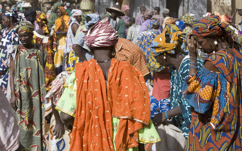 成年人,横图,彩色,购物,消费,非洲,马里,头巾,头饰,市场,衣服,发饰,社区,摄影,五颜六色,色彩斑斓,五彩缤纷,群众,贸易,五彩斑斓,西非,五光十色,女人,彩图,传统文化