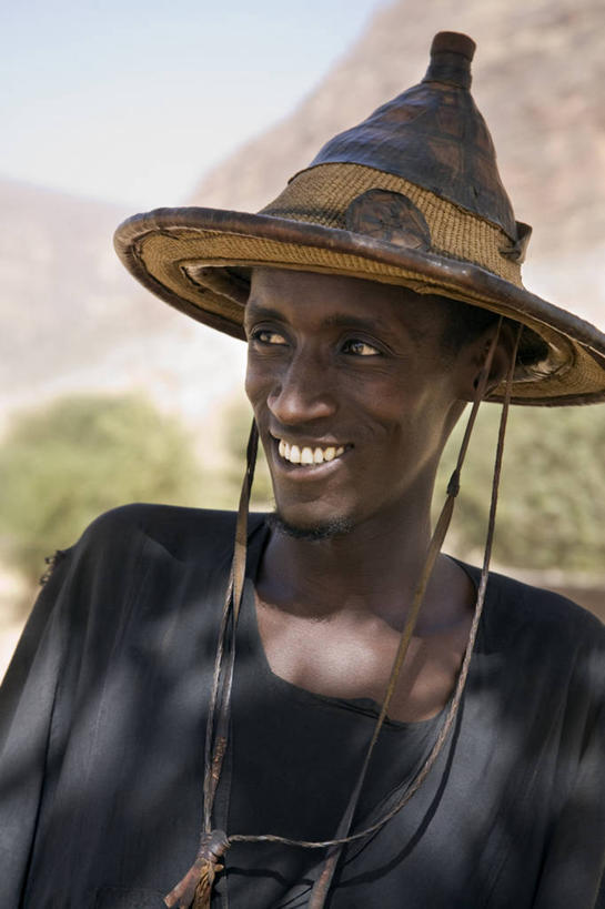 成年人,一个人,微笑,竖图,快乐,帽子,非洲,马里,仅一个男性,头饰,衣服,社区,摄影,种族,阿非利加洲,马里共和国,西非,莫普提,莫普提区,男人,彩图,传统文化,富拉尼族